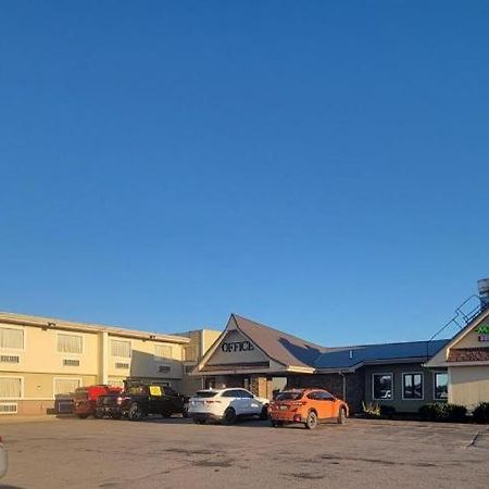 Days Inn By Wyndham West Branch Iowa City Area Εξωτερικό φωτογραφία