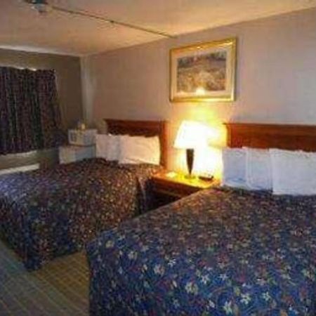 Days Inn By Wyndham West Branch Iowa City Area Εξωτερικό φωτογραφία