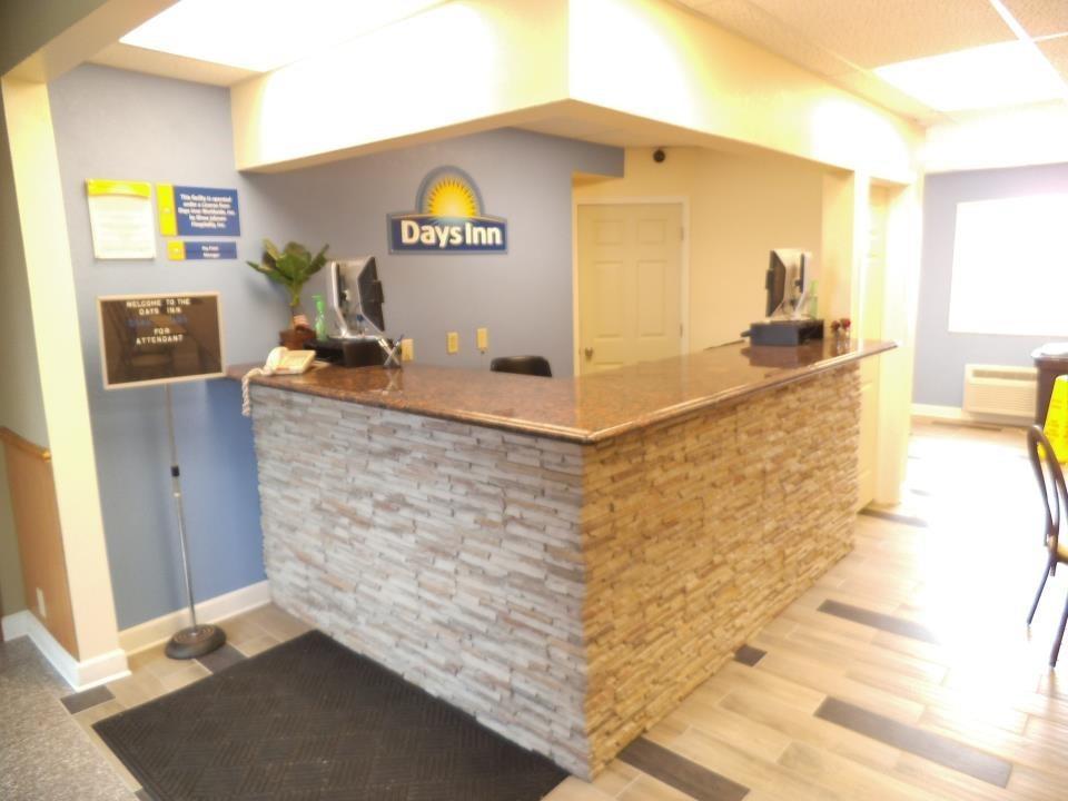 Days Inn By Wyndham West Branch Iowa City Area Εξωτερικό φωτογραφία