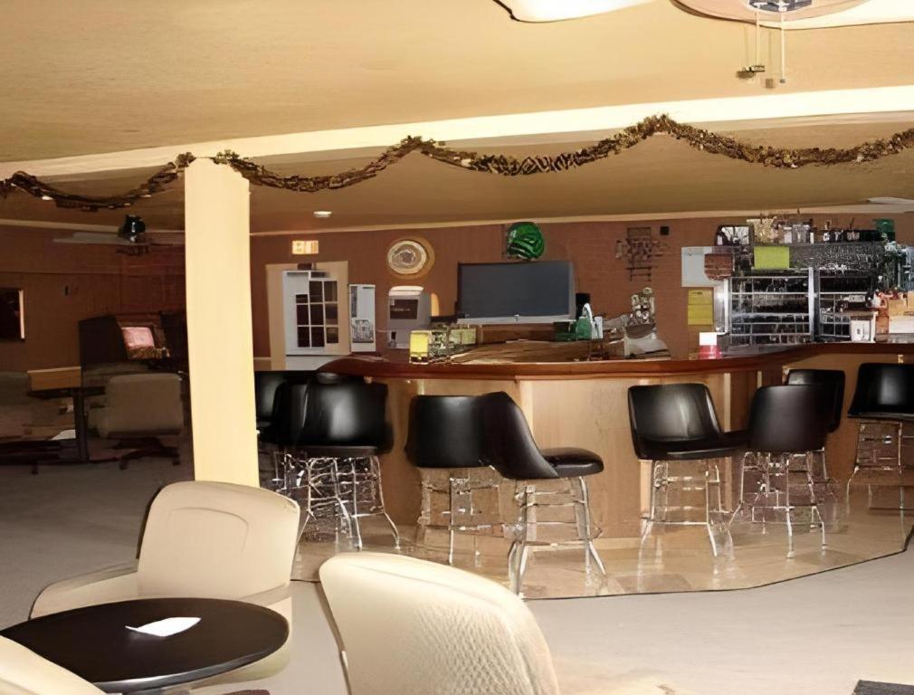 Days Inn By Wyndham West Branch Iowa City Area Εξωτερικό φωτογραφία