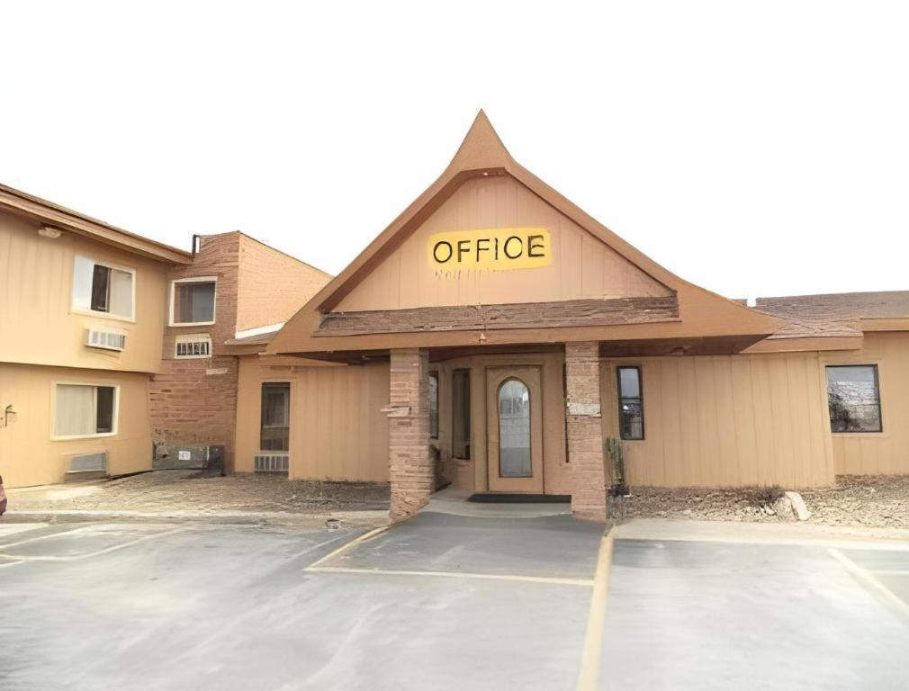 Days Inn By Wyndham West Branch Iowa City Area Εξωτερικό φωτογραφία