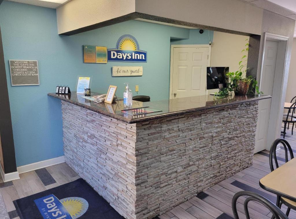 Days Inn By Wyndham West Branch Iowa City Area Εξωτερικό φωτογραφία