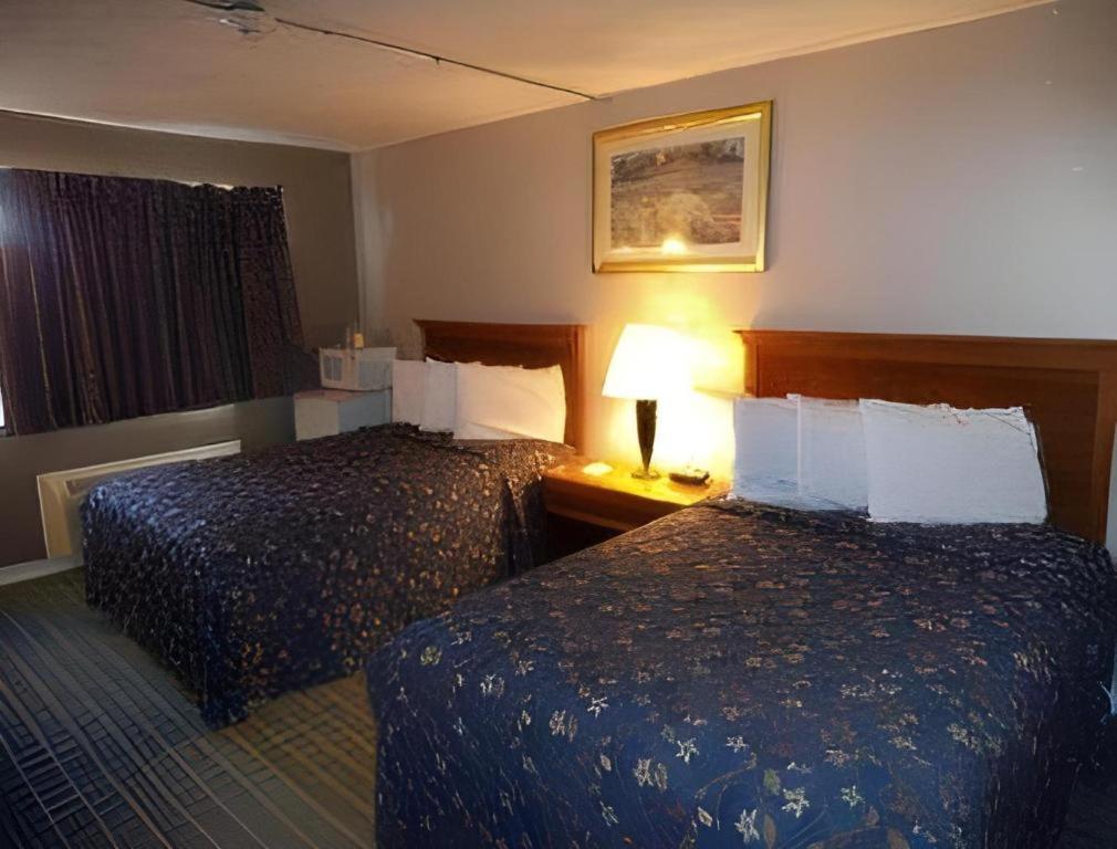 Days Inn By Wyndham West Branch Iowa City Area Εξωτερικό φωτογραφία