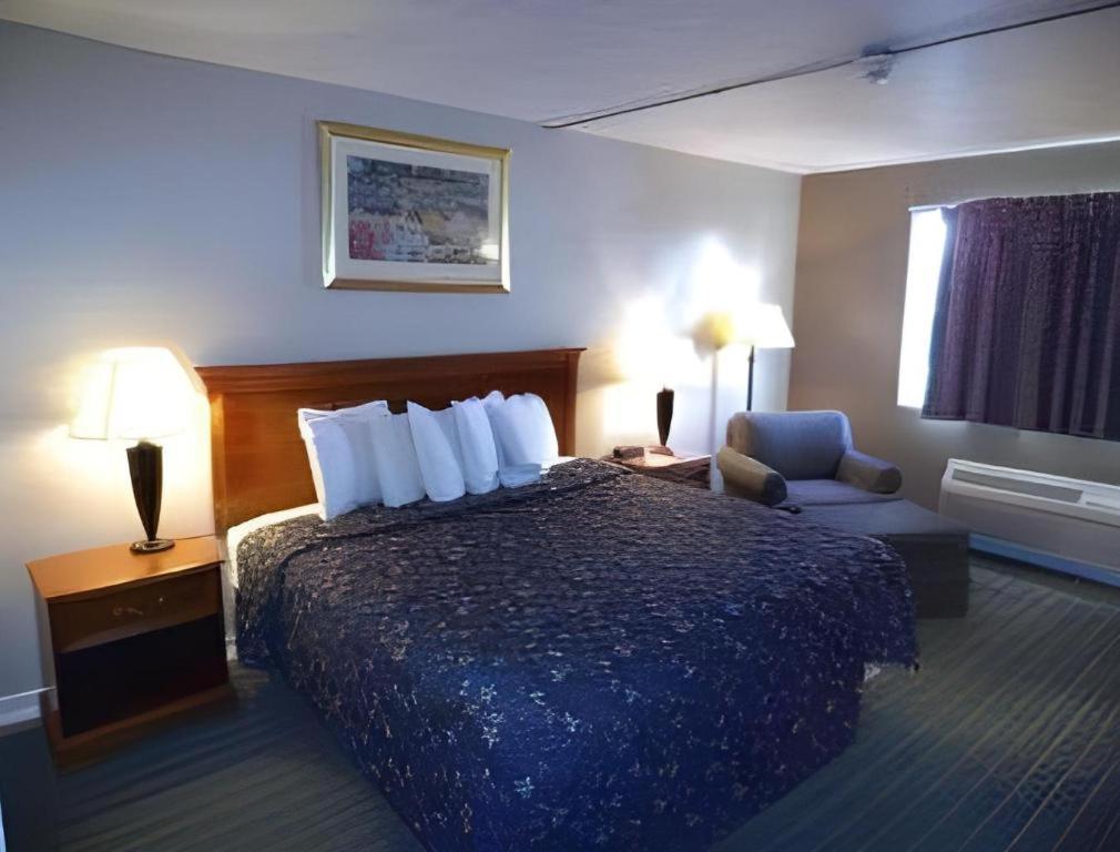 Days Inn By Wyndham West Branch Iowa City Area Εξωτερικό φωτογραφία