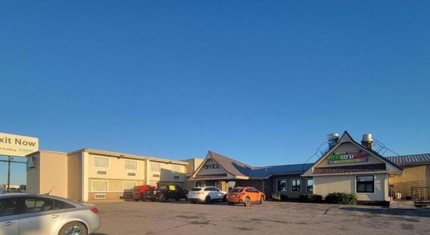 Days Inn By Wyndham West Branch Iowa City Area Εξωτερικό φωτογραφία