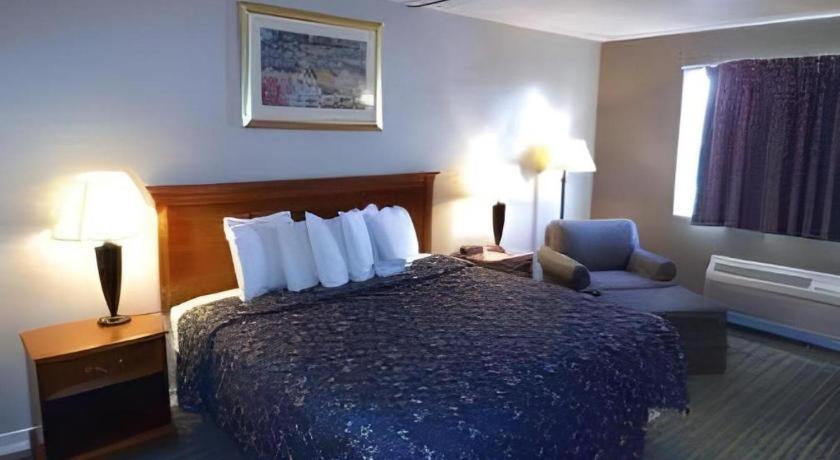 Days Inn By Wyndham West Branch Iowa City Area Εξωτερικό φωτογραφία