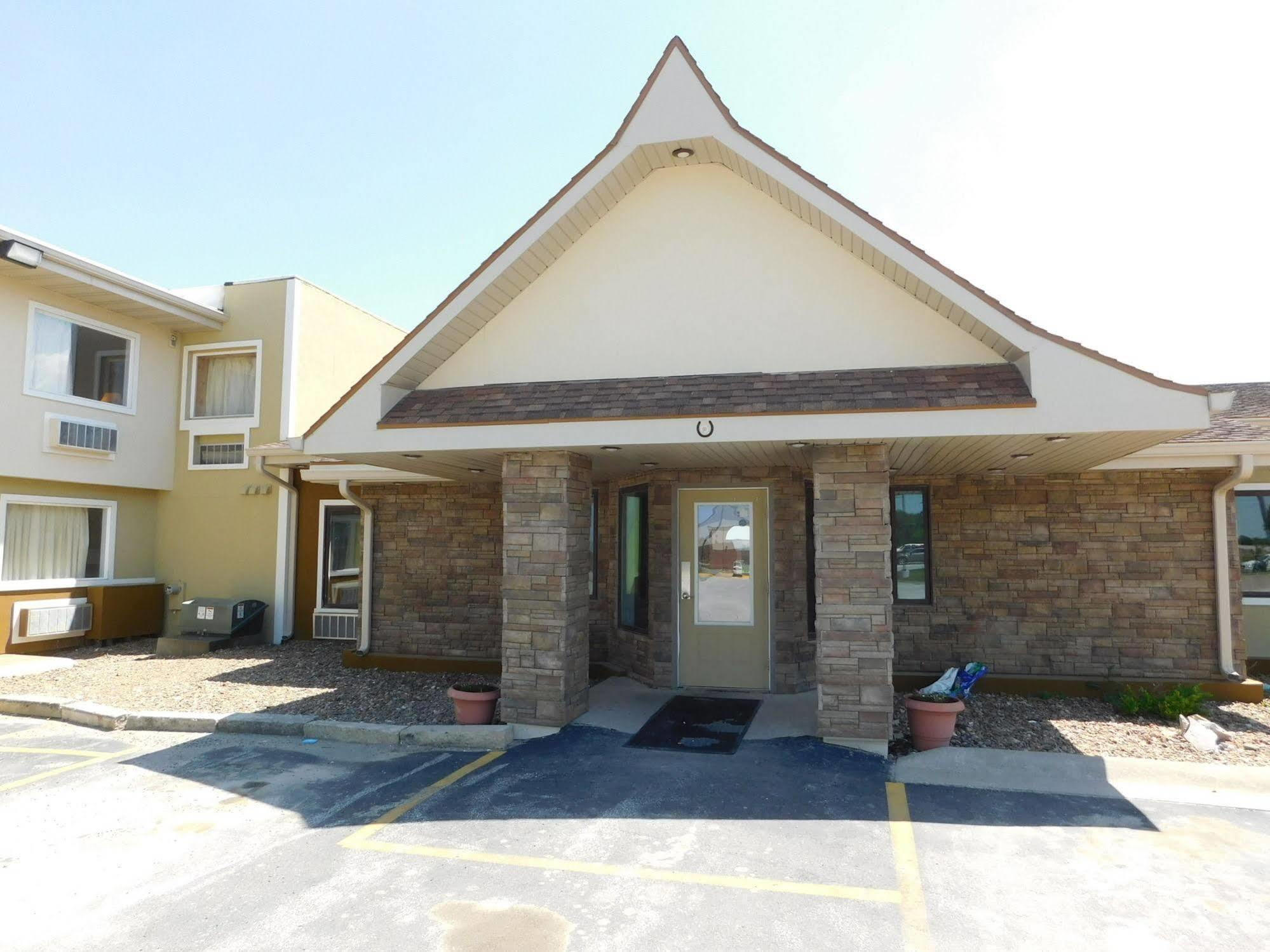 Days Inn By Wyndham West Branch Iowa City Area Εξωτερικό φωτογραφία