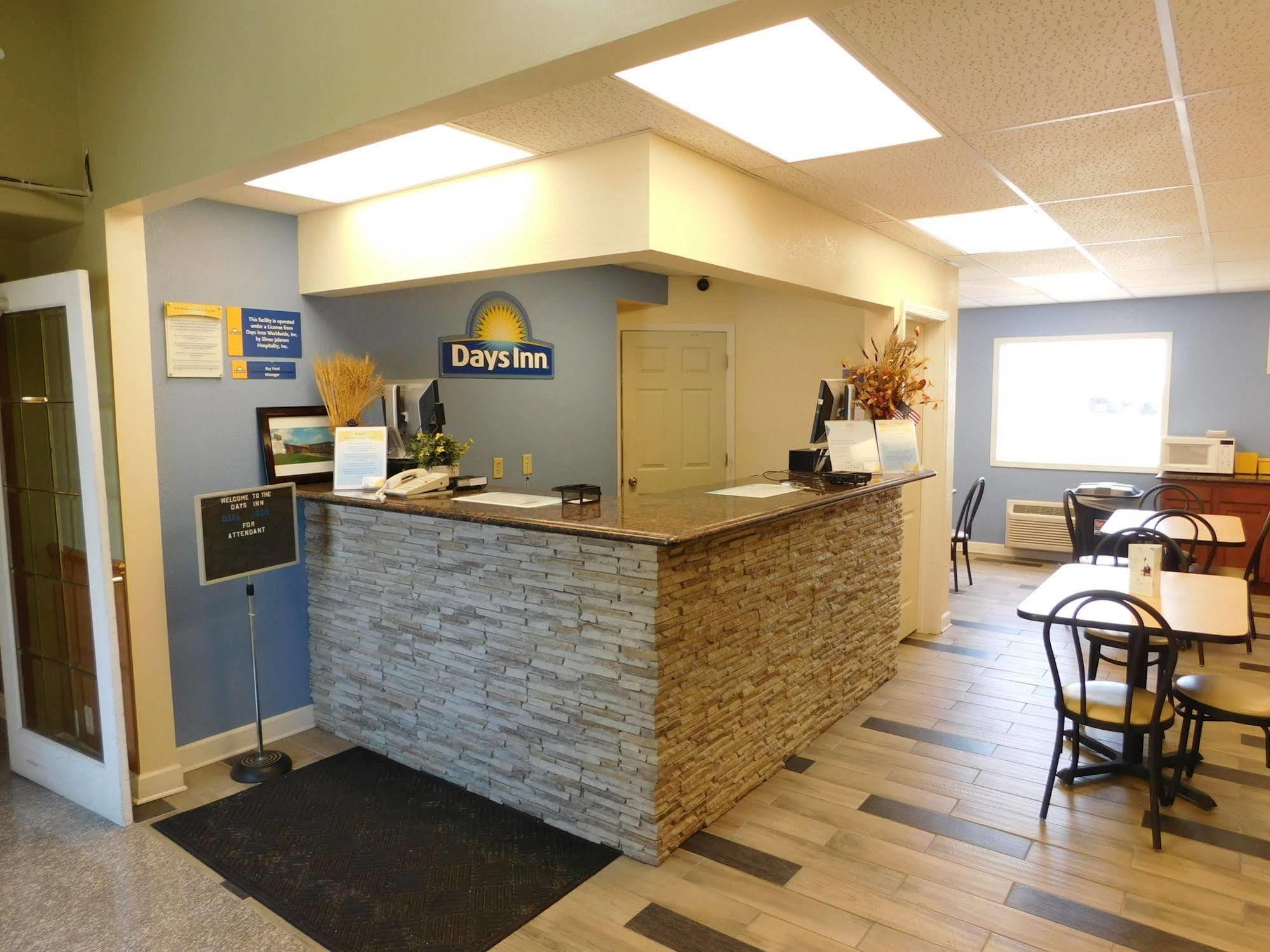Days Inn By Wyndham West Branch Iowa City Area Εξωτερικό φωτογραφία