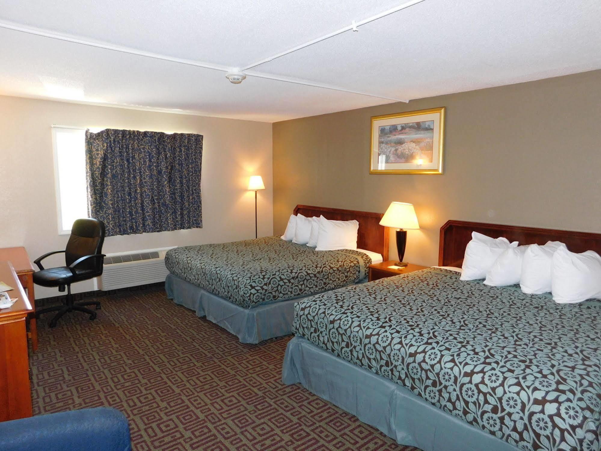 Days Inn By Wyndham West Branch Iowa City Area Εξωτερικό φωτογραφία