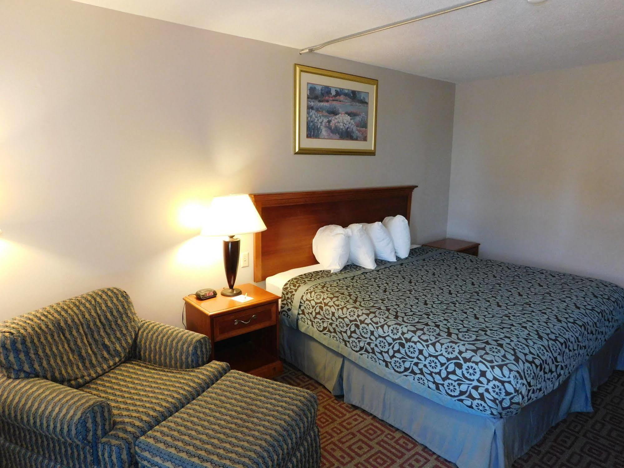 Days Inn By Wyndham West Branch Iowa City Area Εξωτερικό φωτογραφία