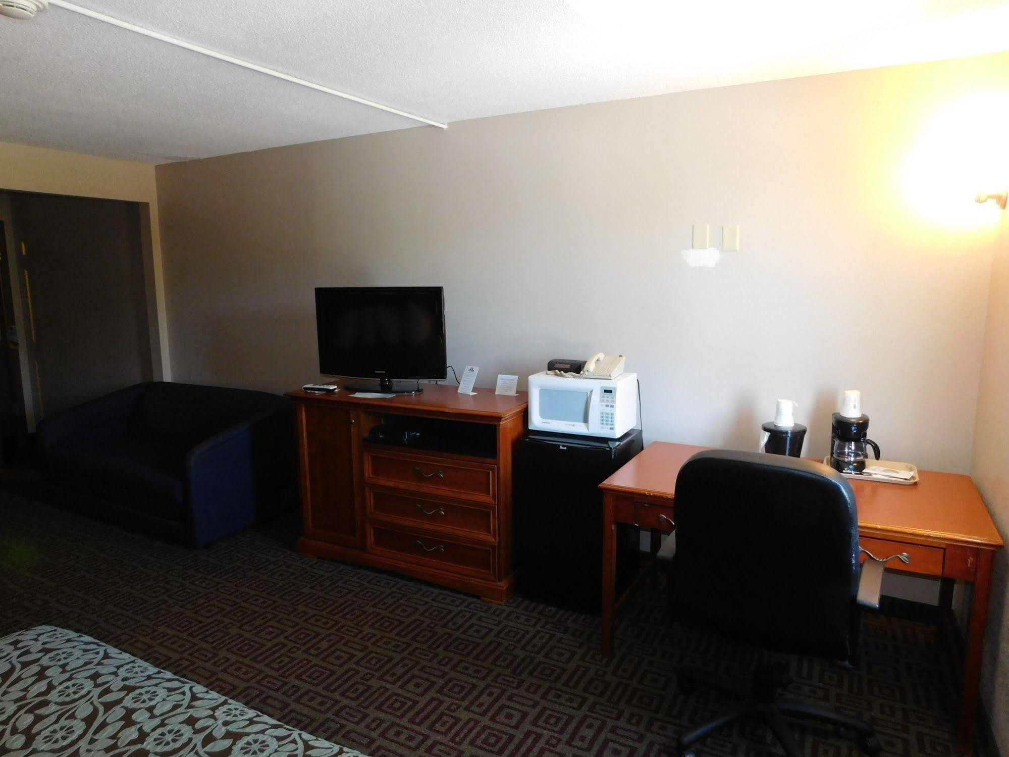 Days Inn By Wyndham West Branch Iowa City Area Εξωτερικό φωτογραφία