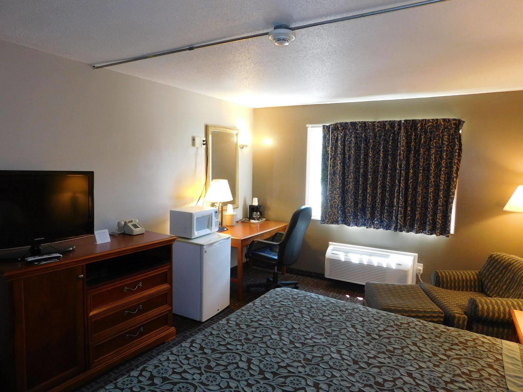 Days Inn By Wyndham West Branch Iowa City Area Εξωτερικό φωτογραφία